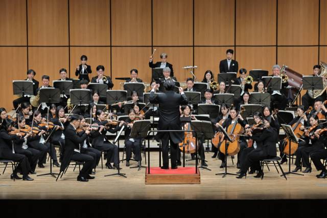 ▲ 춘천시립교향악단이 23일 춘천문화예술회관에서 제183회 정기연주회를 개최했다.