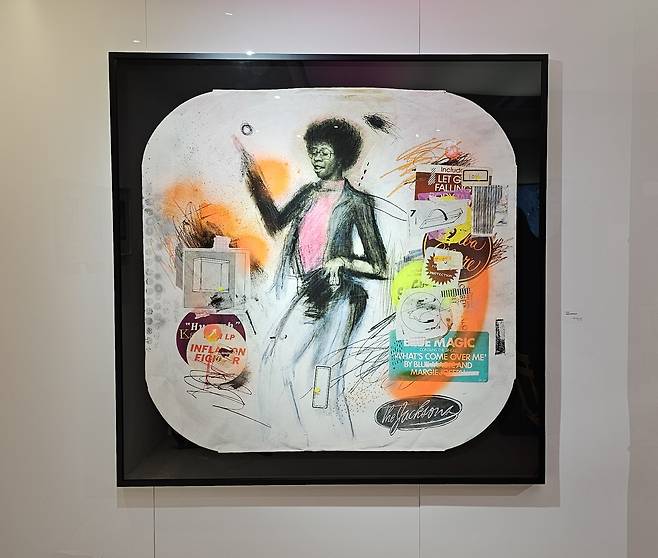 ″Music Industry 2″ (2025) by artist Yoo Na-ul, displayed at Conte B art gallery in central Seoul as part of the ″Sounds of Peace″ exhibition, held in collaboration with G-Dragon's JusPeace Foundation, from Jan. 22 to March 2. [SHIN HA-NEE]