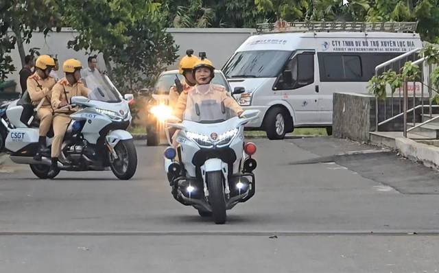 26일(현지시간) 오후 베트남 호찌민시 법의학센터에서 호찌민 공항으로 향하는 이해찬 전 총리 운구 행렬. 연합뉴스