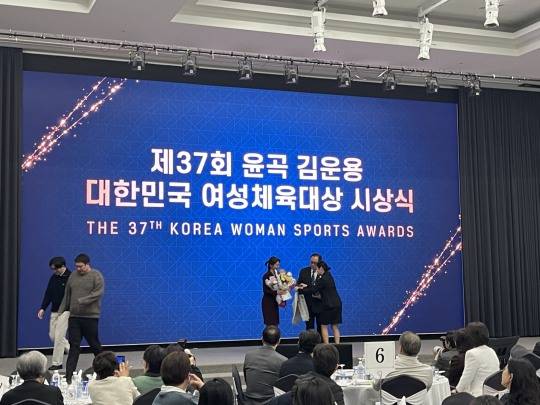 윤곡 여성체육대상을 받은 김가영. 사진[연합뉴스]