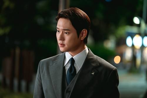 ‘언더커버 미쓰홍’ 고경표가 ‘신정우’라는 옷을 완벽하게 입었다.