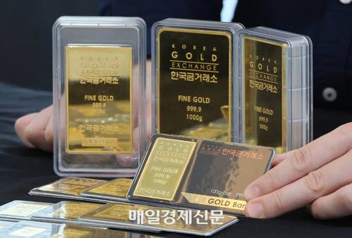 3월 14일 서울 종로구 금 거래소에 전시된 골드바. [이충우 기자]