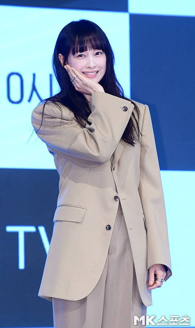 원빈, 어쩌다 근황의 아이콘 됐나...아내 이나영·조카 한가을·동료 신동엽이 전한 현재는?