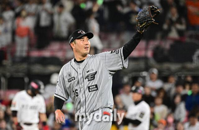 2024년 4월 24일 오후 경기도 수원KT위즈파크에서 '2024 신한 SOL Bank KBO리그' 한화 이글스와 KT 위즈의 경기가 열렸다. 한화 장민재가 6회말 구원등판해 8회말 투구하며 힘겨워하고 있다./마이데일리