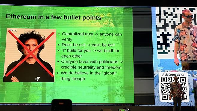 비탈릭 부테린 이더리움 공동창업자가 2025년 11월 아르헨티나 부에노스아이레스에서 열린 ‘데브커넥트’(Devconnect) 2025에서  발표하고 있다 [사진=김종광 DSRV 이사(공동창업자·한양사이버대학교 겸임교수)]