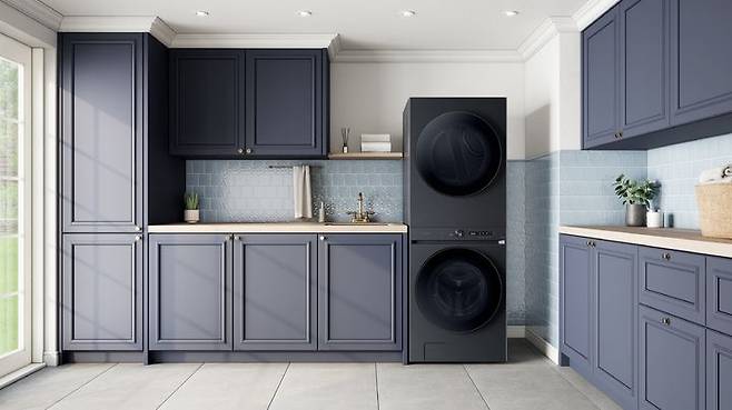 [서울=뉴시스]해외 매체서 '2026년 최고의 제품'으로 호평 받은 삼성전자 '비스포크 AI 원바디' 결합형 세탁건조기 라이프스타일 이미지. (사진=삼성전자 제공) 2026.01.26. photo@newsis.com *재판매 및 DB 금지