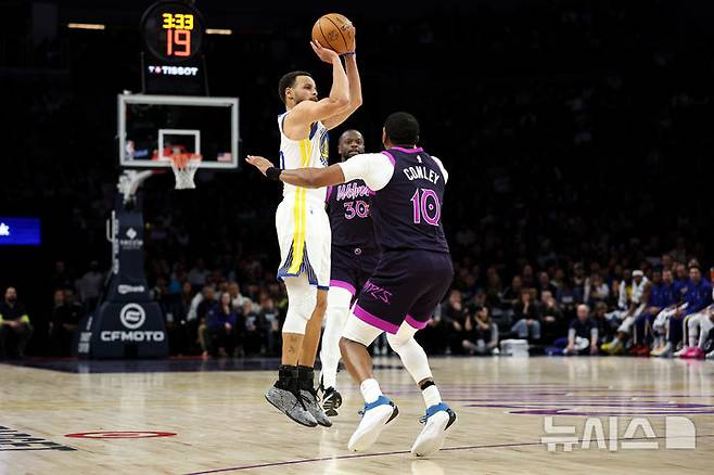 [미니애폴리스=AP/뉴시스] 미국프로농구(NBA) 골든스테이트 워리어스의 스테픈 커리. 2026.01.25. photo@newsis.com