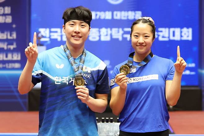 [서울=뉴시스] 종합탁구선수권대회 혼합 복식에서 우승한 임종훈-신유빈. (사진=대한탁구협회 제공). 2026.01.26. *재판매 및 DB 금지