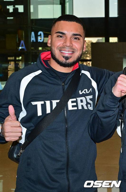 ‘35홈런 타자 결별’ KIA 어디서 이런 외인타자 구했나, 급하면 투수도 가능? “포수 빼고 다 됩니다, 최고 구속 137km”