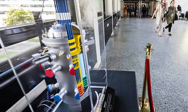 오스트리아 빈에 있는 국제원자력기구(IAEA) 로비에 전시된 한국형 소형모듈원전(SMR) ‘스마트’의 모형. 세계일보 자료사진