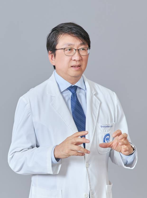 최준호 대한신경정신의학회 이사장(한양대구리병원 정신건강의학과 교수)이 우울증에 대한 낙인 해소의 중요성에 대해 설명하고 있다. 사진 제공=한양대구리병원