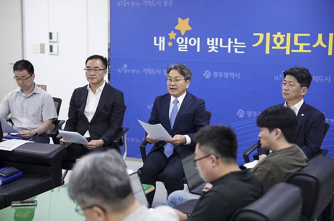 강기정 광주시장이 기자 차담회를 하고 있다. ⓒ광주시