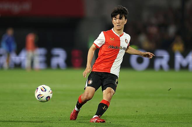 ‘환상 롱패스’ 황인범, ‘풀타임+2도움’ 펄펄…페예노르트, 헤라클레스에 4-2 완승, 2위 탈환