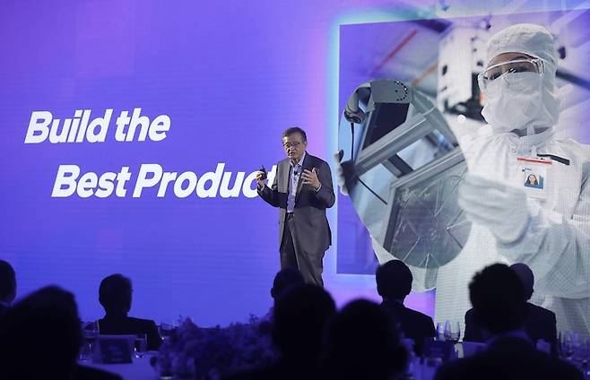 립부 탄 인텔 CEO가 지난해 대만 컴퓨텍스 행사장에서 연설하고 있다.[사진 | 뉴시스]