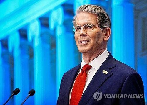 스콧 베선트 미국 재무부 장관 (워싱턴DC 로이터=연합뉴스) 2025년 12월 17일 미국 재무부 청사에서 열린 기자회견에서 발언하는 스콧 베선트 미국 재무부 장관. (REUTERS/Aaron Schwartz/File Photo) 2026.1.26.