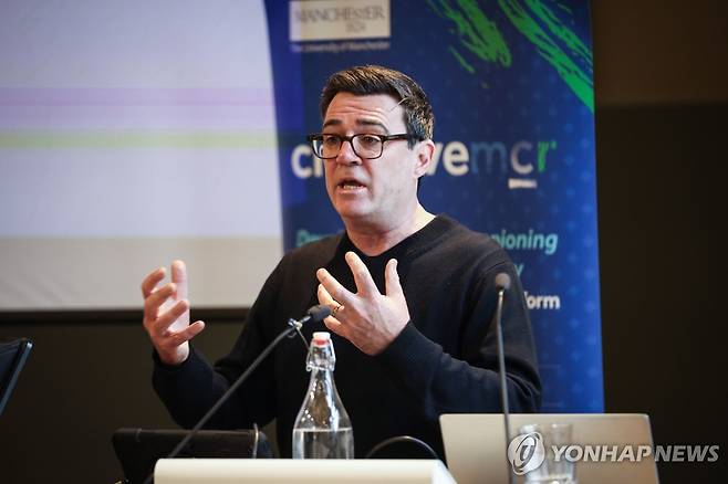 26일 공식 석상 나선 버넘 시장 [AP/PA 연합뉴스. 재판매 및 DB 금지]