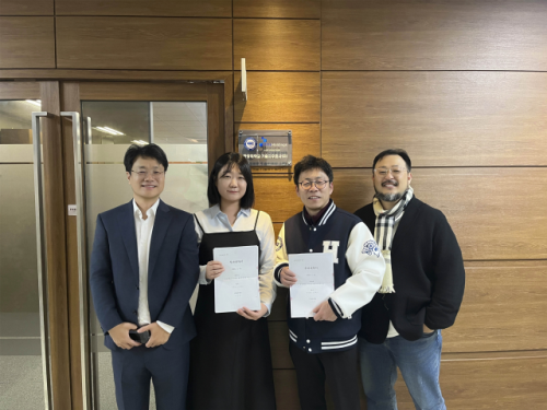 ◇춘천 시니어테크 스타트업 ㈜소나버스(대표:이수진)가 최근 한양대기술지주회사와 시드(Seed) 투자 계약을 체결했다. 이번 투자로 소나버스는 시니어 케어 분야 사업화를 한 단계 더 추진할 수 있는 기반을 마련하게 됐다.