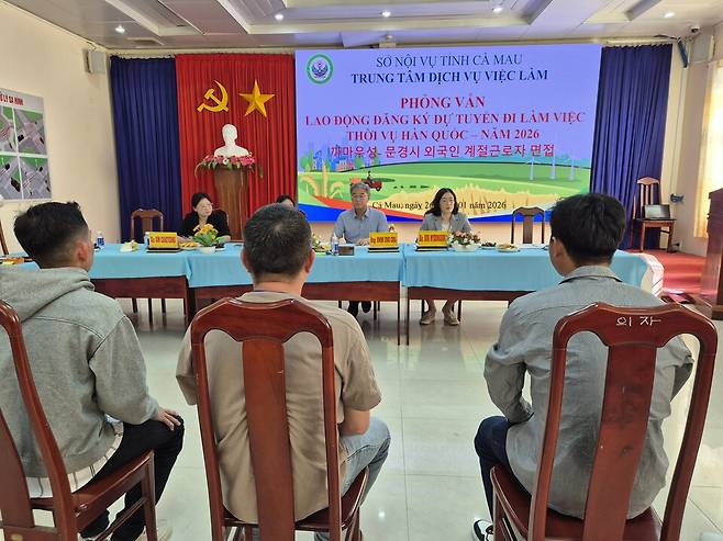문경시는 외국인 계절근로자의 공정하고 투명한 선발을 위해&nbsp; &nbsp;베트남&nbsp; 방문해 현지 면접을 실시했다.사진=문경시 제공