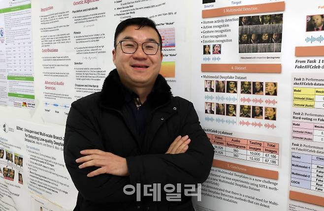 우사이먼성일 성균관대학교 소프트웨어학과 교수가 8일 연구실에서 이데일리와 인터뷰하고 있다.(사진=방인권 기자)