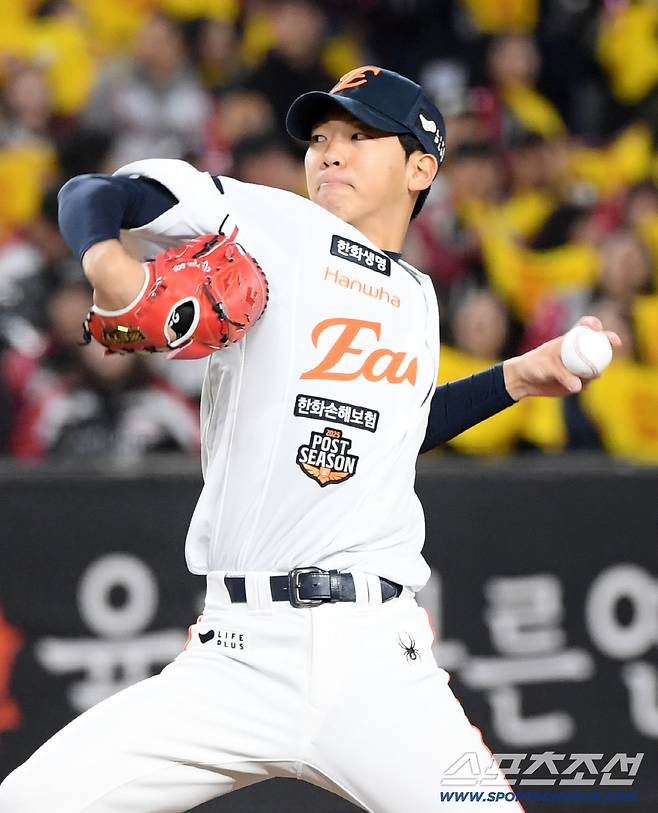 31일 대전 한화생명볼파크에서 열린 한국시리즈 5차전 한화 이글스와 LG 트윈스의 경기. 한화 황준서가 역투하고 있다. 대전=박재만 기자 pjm@sportschosun.com/2025.10.31/