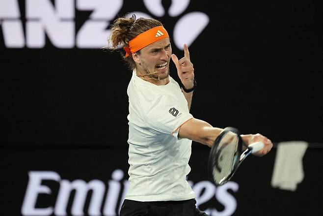 드롭샷 공세 이겨낸 즈베레프, 티엔 물리치고 호주오픈 4강...메이저 통산 10번째 준결승