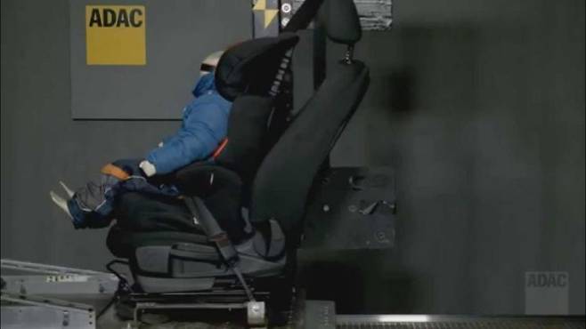 독일 자동차 연맹(ADAC)의 차량 안전 테스트. 유튜브 캡처