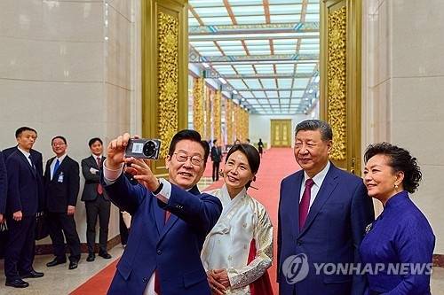 이재명 대통령 부부와 시진핑 중국 국가주석 부부. 연합뉴스