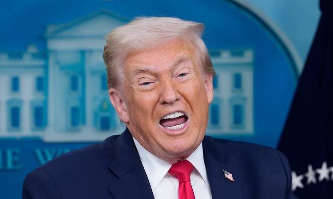 집권 2기 취임 1주년을 맞은 20일(현지시각) 미국 워싱턴 백악관 제임스 S. 브래디 기자회견실에서 열린 브리핑에서 도널드 트럼프 미국 대통령이 발언하고 있다. 워싱턴/UPI 연합뉴스