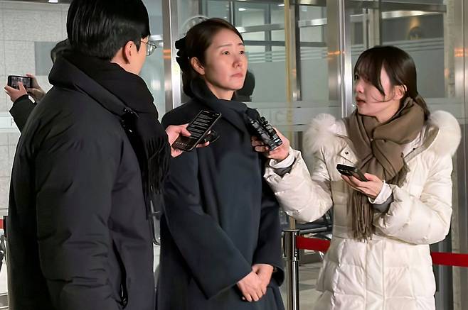 '공천헌금 1억원' 수수 혐의를 받는 강선우 무소속 의원이 21일 오전 서울 마포구 서울경찰청 광역수사단 공공범죄수사대에서 조사를 마치고 청사를 나서며 발언하고 있다. 뉴스1