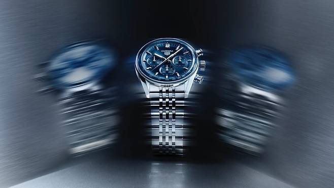 시계는 7연 브레이슬릿을 탑재했다. 금속 표면에 일정한 방향으로 미세한 선을 만드는 브러시드 마감과 광택이 감도는 폴리싱 마감을 번갈아 사용해 조화를 이루는 ‘비즈 오브 라이스’ 디자인을 재해석한 모습이다. 사진 LVMH