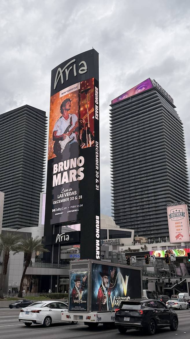스트립 전역에서 Bruno Mars Live in LAS VEGAS 광고를 볼 수 있었다. / 사진. ⓒ이진섭