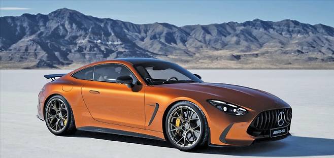 메르세데스벤츠 코리아가 출시한 AMG GT의 최상위 라인업인 ‘메르세데스-AMG GT 63 S E 퍼포먼스’. 4.0리터 V8 바이터보 엔진과 리어 액슬의 전기 모터를 결합해 최고 출력 816마력을 자랑한다.  메르세데스벤츠 코리아 제공