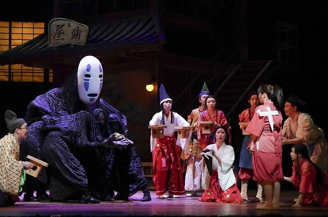연극 ‘센과 치히로의 행방불명’   (c)TOHO Theatrical Dept