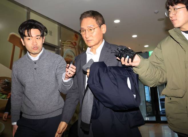 관봉권·쿠팡 관련 의혹을 수사하는 안권섭 특별검사가 지난달 31일 서울 서초구 특검 사무실로 출근하고 있다. 연합뉴스