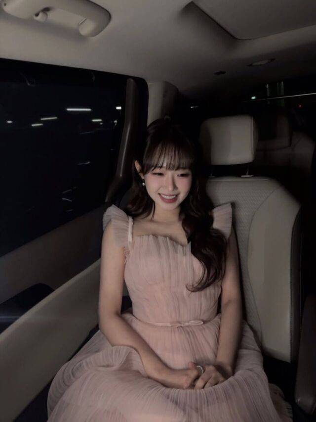 최유정이 한층 달라진 분위기의 비주얼로 시선을 사로잡았다. / 최유정 SNS