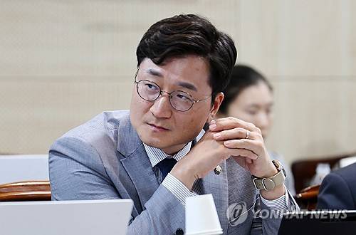 질의하는 장철민 의원 (나주=연합뉴스) 정다움 기자 = 더불어민주당 장철민 의원이 14일 오후 전남 나주시 한국전력공사 본사에서 열린 산업통산자원중소벤처기업위원회 국정감사에서 질의하고 있다. 2024.10.14 daum@yna.co.kr