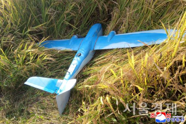 북한 개성시 장풍군에 추락한 것으로 알려진 한국 무인기. 조선중앙통신·연합뉴스