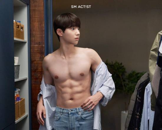 조준영, 꽃미남 얼굴에 선명한 복근…반전 매력 '눈길' (스프링 피버)