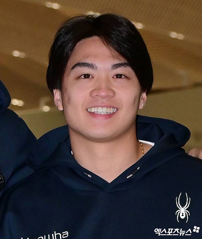 '엄상백 긴장해야겠네, 양상문 코치도 놀랐다!'…왕옌청, 첫 불펜 피칭부터 '80구 투혼'→한국어로 수고하십니다