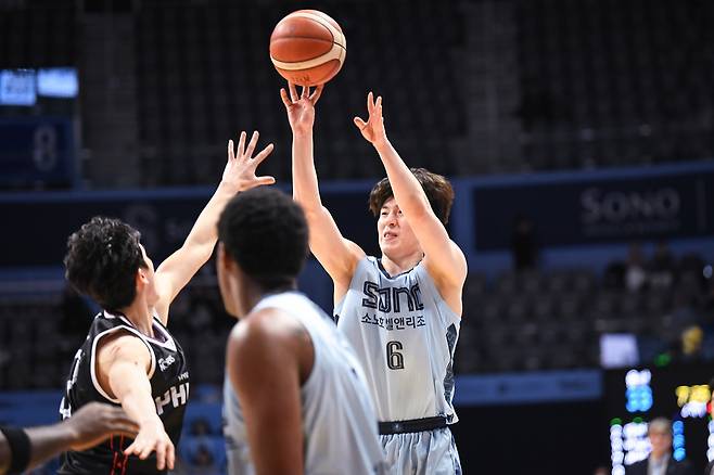 슛하는 이정현 [KBL 제공. 재판매 및 DB 금지]