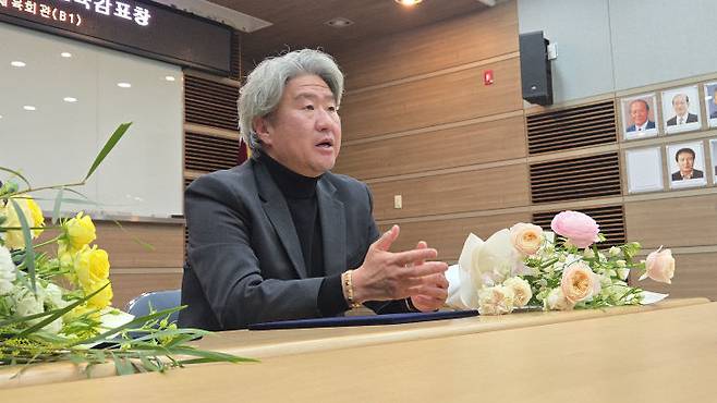 김의수 대전고 야구부 감독이 23일 대전시체육회 회의실에서 중도일보와 인터뷰를 진행하고 있다.(사진=대전시야구소프트볼협회 제공)