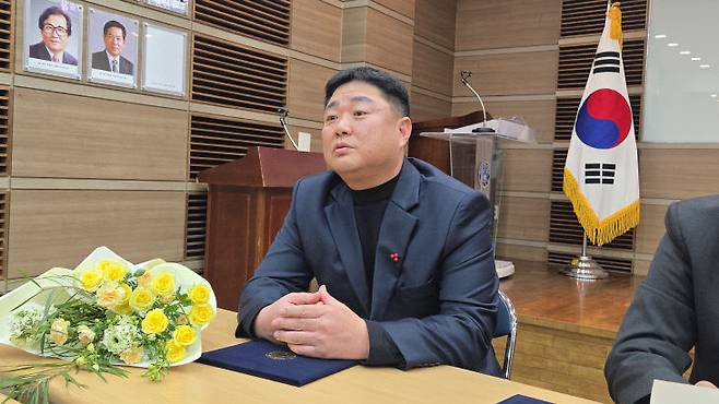 김종국 한밭중 야구부 감독이 23일 대전시체육회 회의실에서 중도일보와 인터뷰를 진행하고 있다.(사진=대전시야구소프트볼협회 제공)