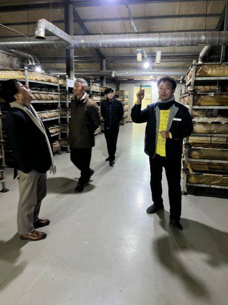 곤충사육 선도농가 현장 방문.사진=창원시