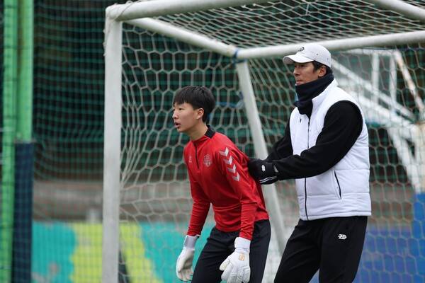 전 국가대표 이범영 골키퍼 코칭. ⓒ넥슨
