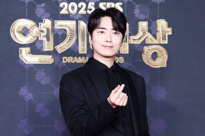 이준혁, 데뷔 첫 사제복 입는다…K-오컬트물 ‘각성’ 주연