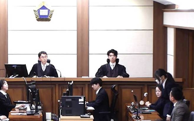 김건희 여사가 28일 오후 서울 서초구 중앙지방법원에서 자본시장법·정치자금법 위반, 특정범죄 가중처벌법상 알선수재 혐의 1심 선고 공판에 출석하고 있다. 중앙지법 제공. 2026.1.28/뉴스1