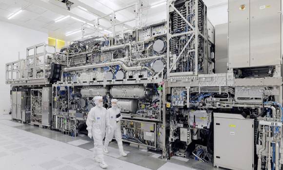 ASML 홀딩의 EUV 노광 장비 [사진=ASML 홈페이지 갈무리]