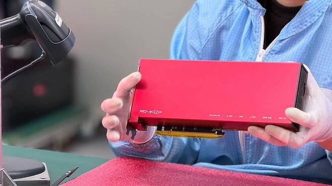 이번 양산을 시작으로 올해 안에 총 2만 장의 RNGD를 인도받는 게 목표다 / 출처=퓨리오사AI