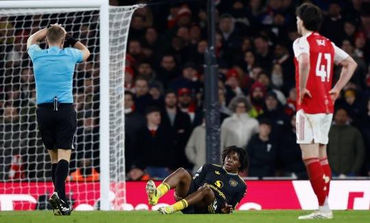 허벅지 통증을 호소하는 파트리크 도르구. 사진[EPA=연합뉴스]