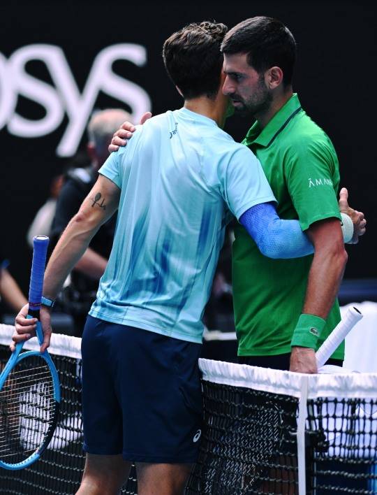 조코비치, 16강·8강 2경기 연속 기권승으로 호주오픈 4강...메이저 25회 우승 도전